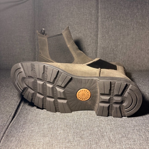 UGG Men’s Olive Green Suede Chelsea Boots - Picture 6 of 7